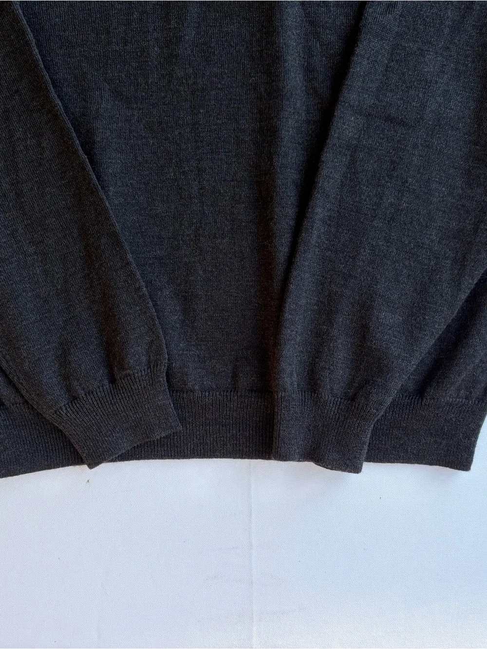 Brooks Brothers “346” Men’s Merino Wool Blend V-Neck Sweater Medium